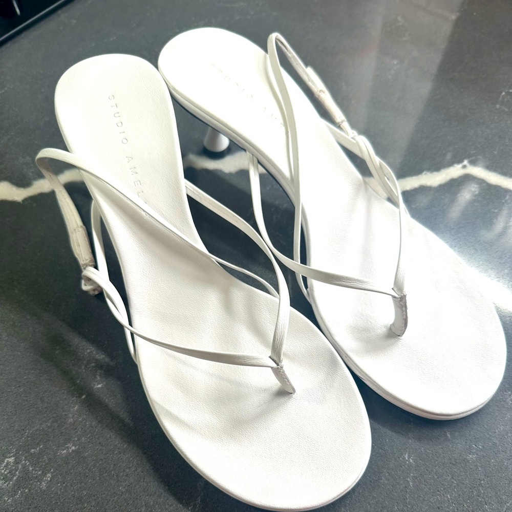 Studio Amelia White kitten heels